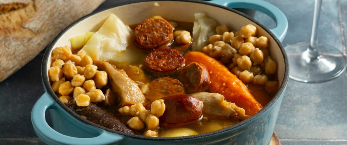 deliciosa-comida-arreglo-mesa